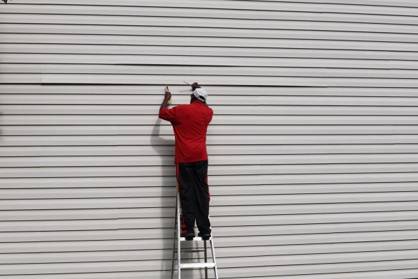 Loose Siding Repair in Oroville